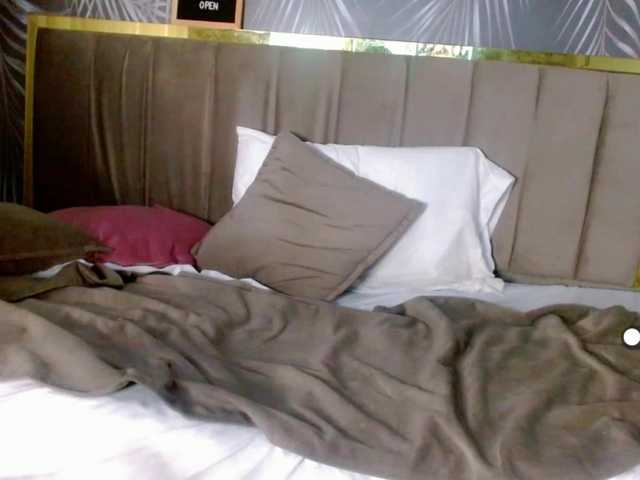 Live sex webcam photo for EMILYANDJACK #276042246