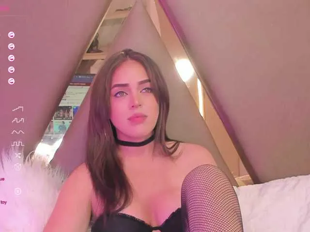 Live sex webcam photo for EMMAHARPEER #276638243
