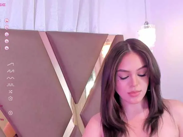 Live sex webcam photo for EMMAHARPEER #276820552