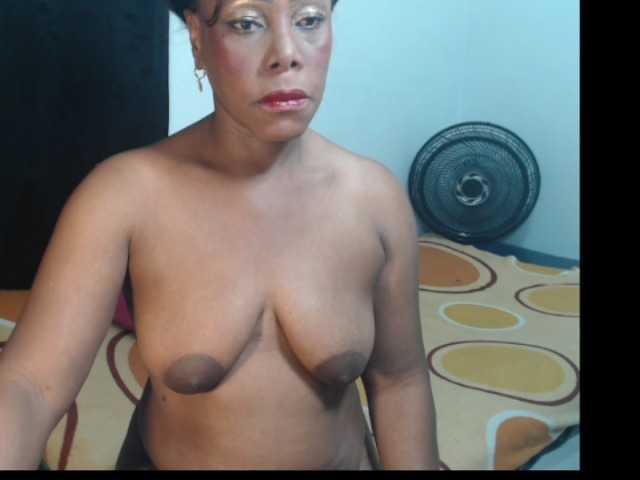 Live sex webcam photo for EMYYLI #272211417