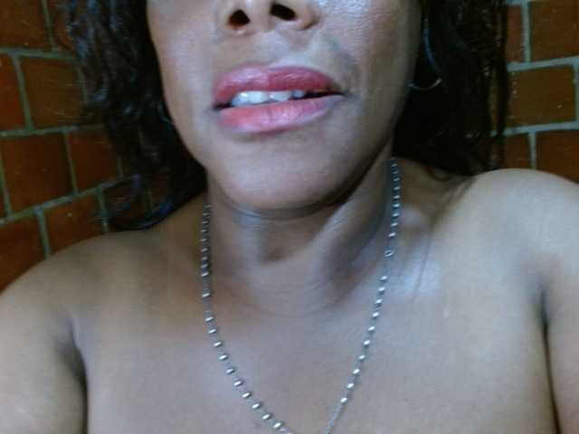 Live sex webcam photo for EMYYLI2 #275506690