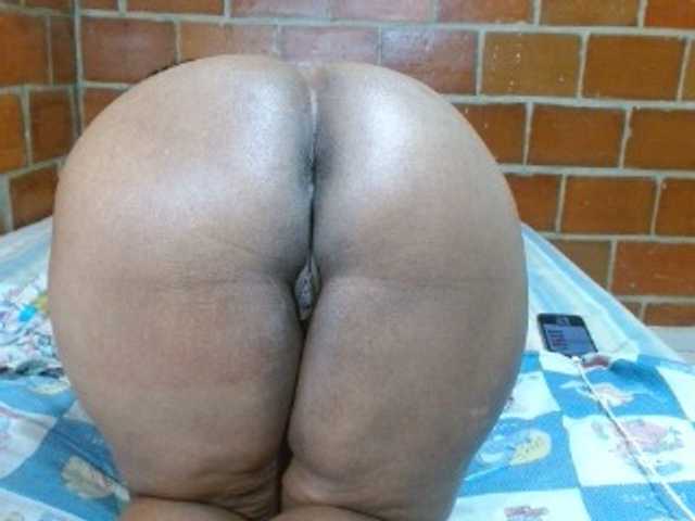 Live sex webcam photo for EMYYLI2 #275672787