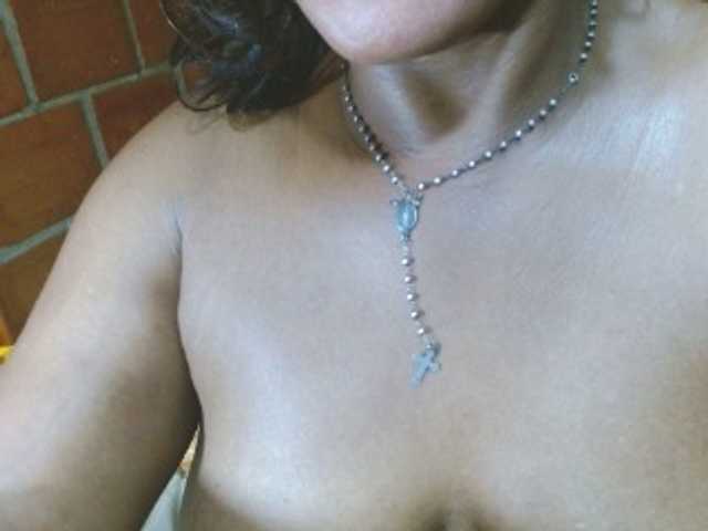 Live sex webcam photo for EMYYLI2 #276034394