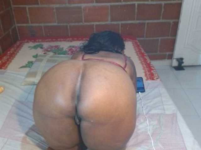 Live sex webcam photo for EMYYLI2 #276306073