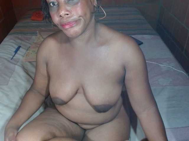 Live sex webcam photo for EMYYLI2 #277232951