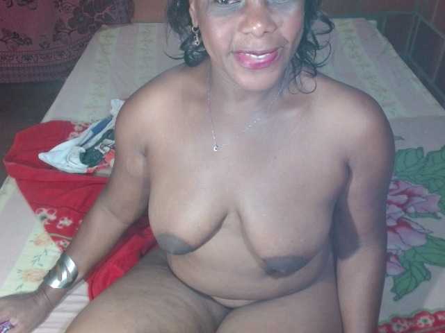 Live sex webcam photo for EMYYLI2 #290191207