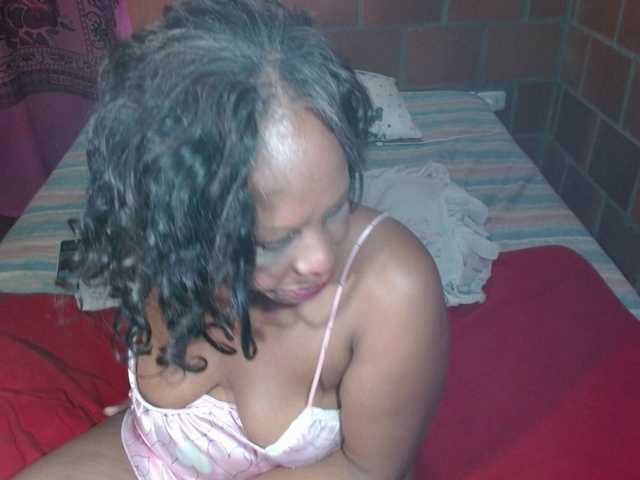 Live sex webcam photo for EMYYLI2 #290797790