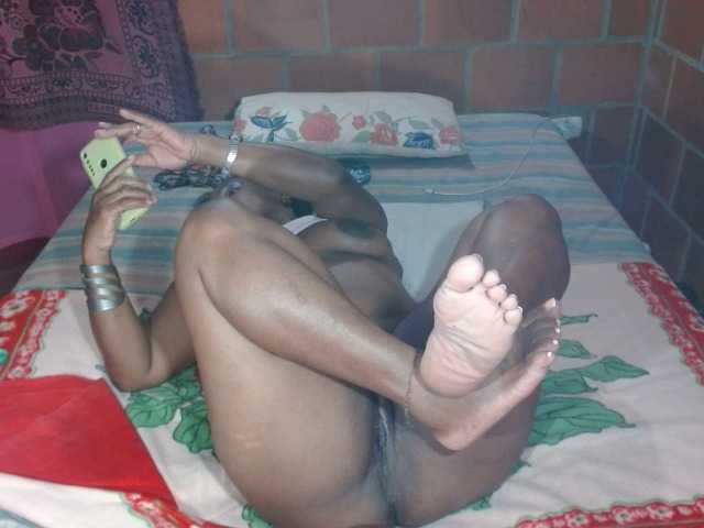 Live sex webcam photo for EMYYLI2 #290885696