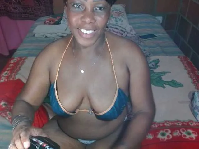 Live sex webcam photo for EMYYLI2 #291406344