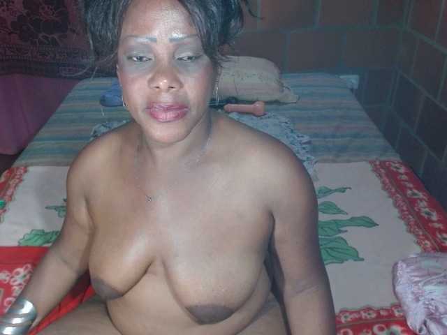 Live sex webcam photo for EMYYLI2 #291511550