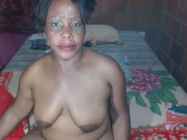 Live sex webcam photo for EMYYLI2 #291551342