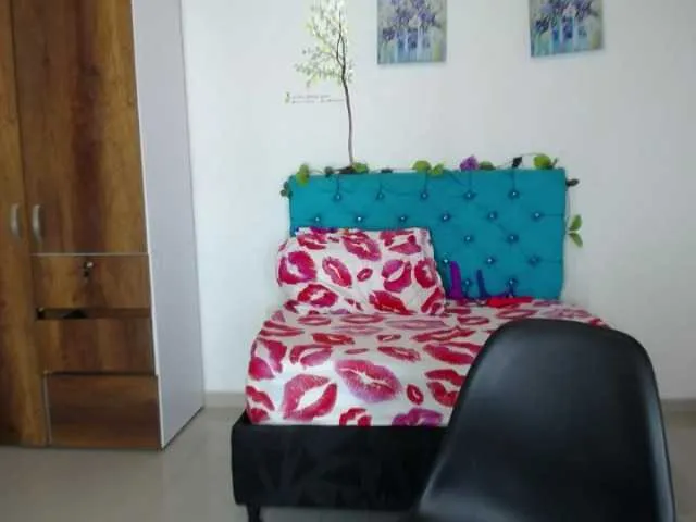 Live sex webcam photo for EVELYN-QUEEN #271973354