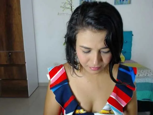 Live sex webcam photo for EVELYN-QUEEN #273195478