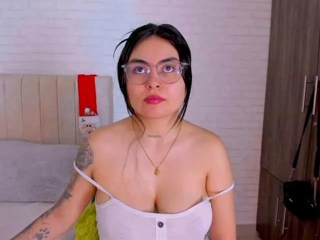 Live sex webcam photo for EVELYNCANDY #290249907