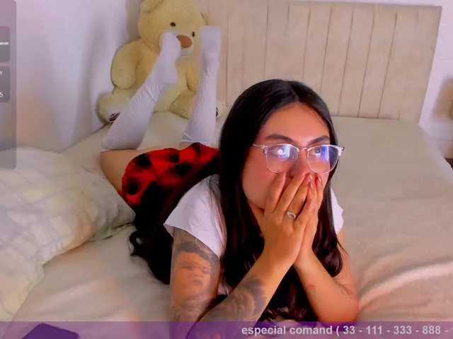 Live sex webcam photo for EVELYNCANDY #290278511