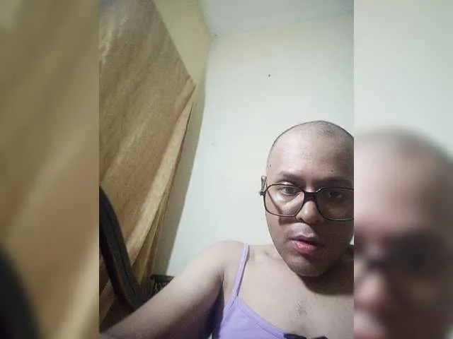 Live sex webcam photo for Ealex21 #277023605