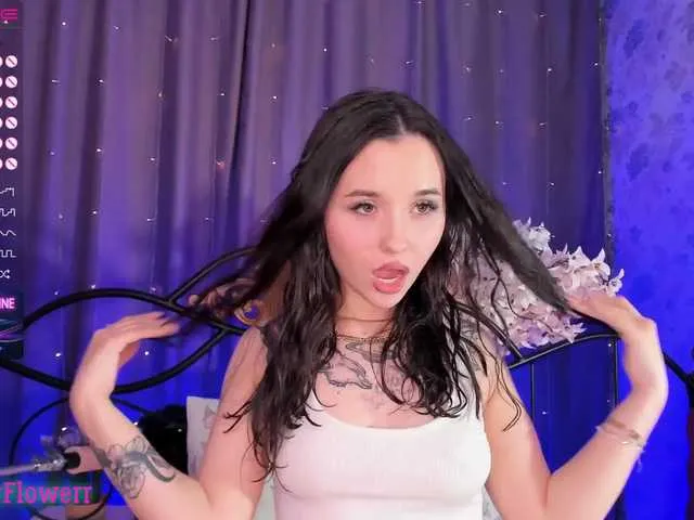 Live sex webcam photo for EarlyFlower #273804858