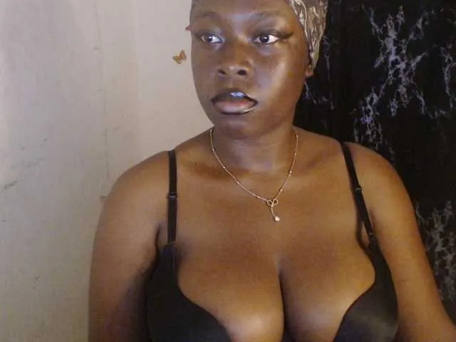 Live sex webcam photo for Eboni-hotboobs #294142577