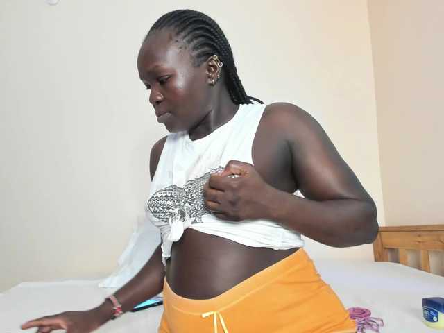 Live sex webcam photo for Ebony-Girls #275733797