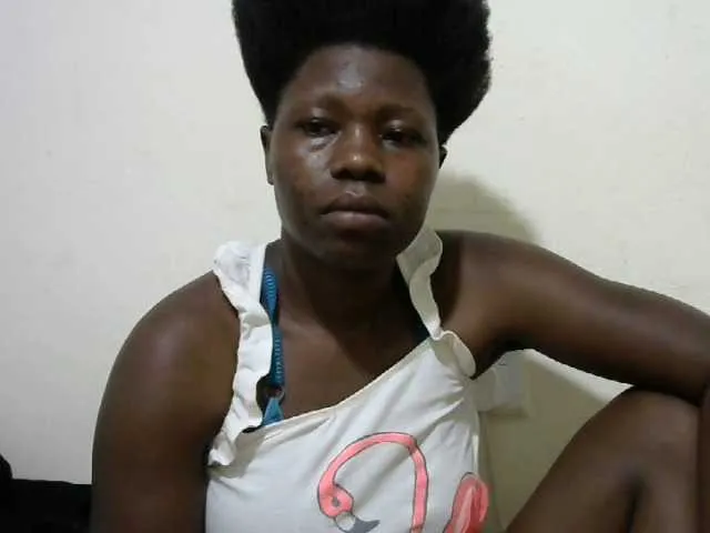 Live sex webcam photo for Ebony001 #271881352