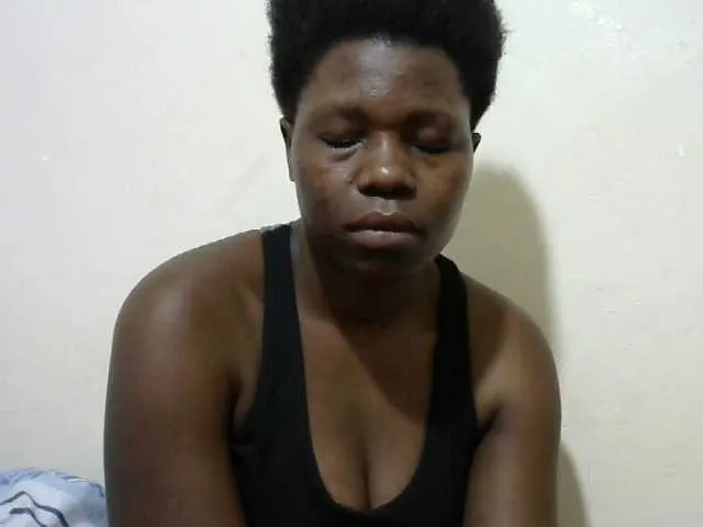 Live sex webcam photo for Ebony001 #272154308