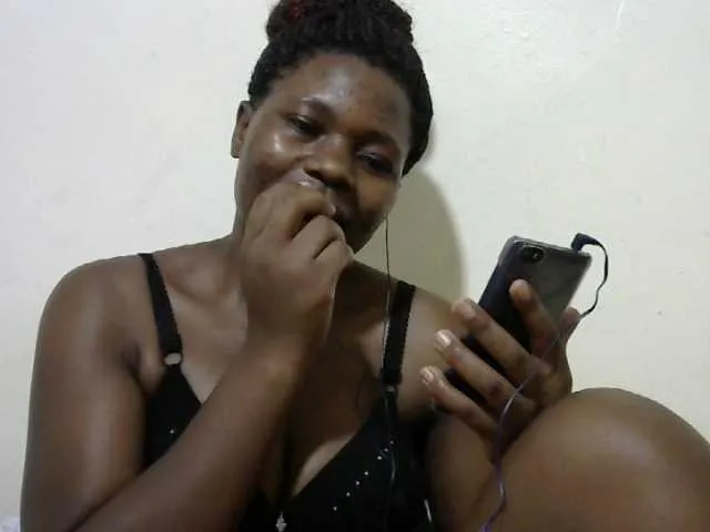 Live sex webcam photo for Ebony001 #272423435