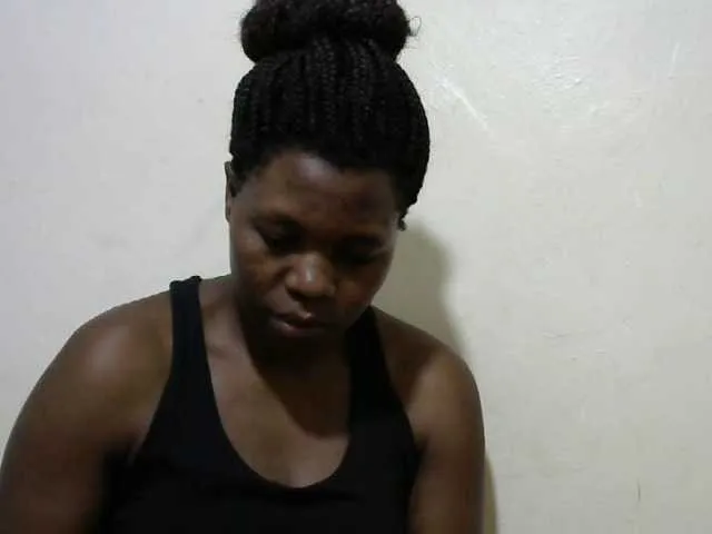 Live sex webcam photo for Ebony001 #272539625