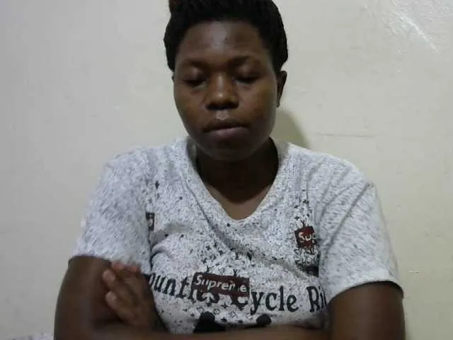 Live sex webcam photo for Ebony001 #272591391