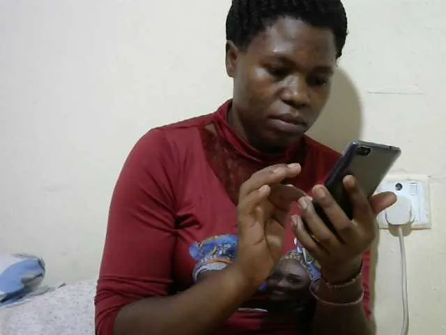 Live sex webcam photo for Ebony001 #272596317