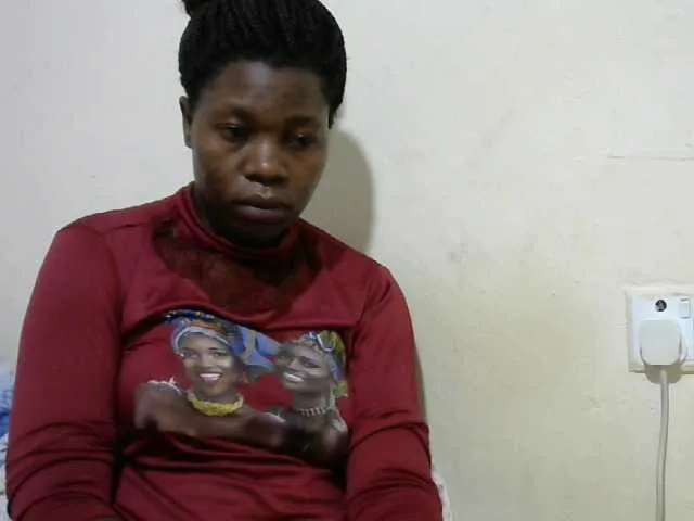 Live sex webcam photo for Ebony001 #272602144