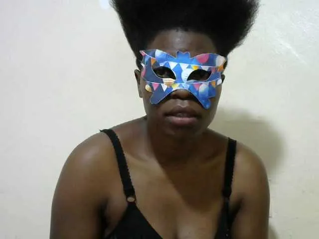 Live sex webcam photo for Ebony001 #273321357