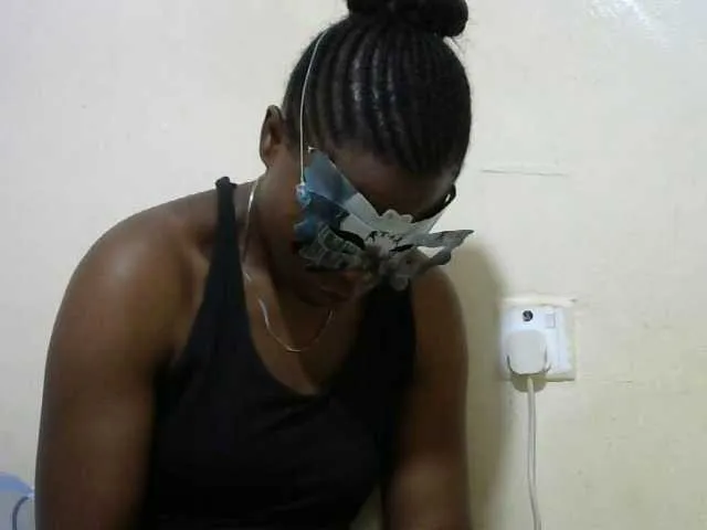 Live sex webcam photo for Ebony001 #273401762