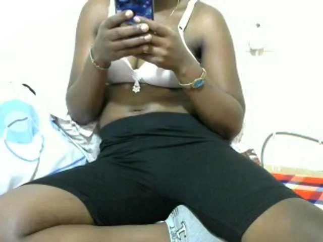 Live sex webcam photo for Ebony001 #273886793