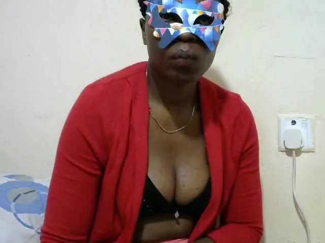 Live sex webcam photo for Ebony001 #273909955