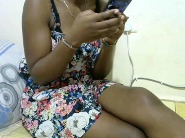 Live sex webcam photo for Ebony001 #273997140