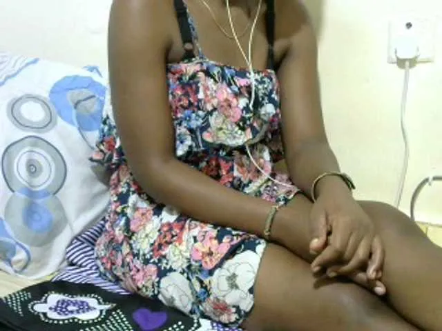 Live sex webcam photo for Ebony001 #274008428