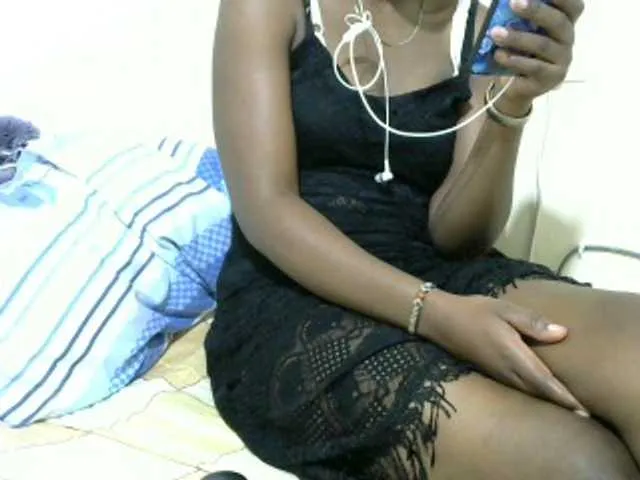 Live sex webcam photo for Ebony001 #274049479