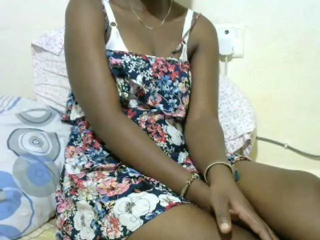 Live sex webcam photo for Ebony001 #274061276