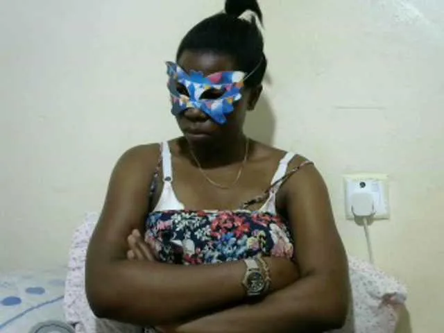 Live sex webcam photo for Ebony001 #274100087