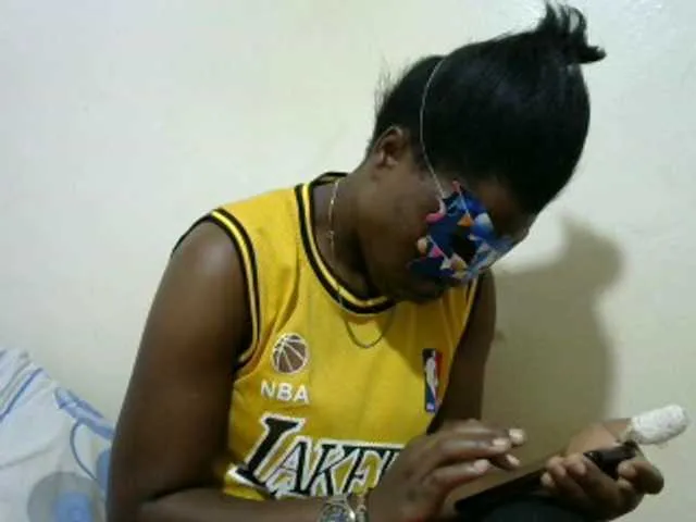 Live sex webcam photo for Ebony001 #274187086