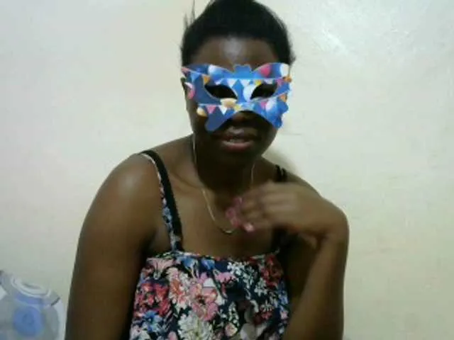 Live sex webcam photo for Ebony001 #274286858