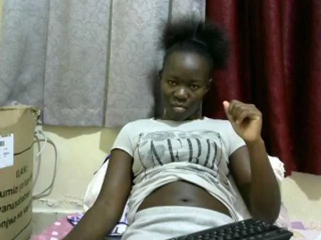 Live sex webcam photo for Ebony001 #275648553
