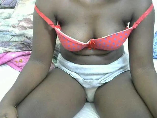 Live sex webcam photo for Ebony001 #276372149