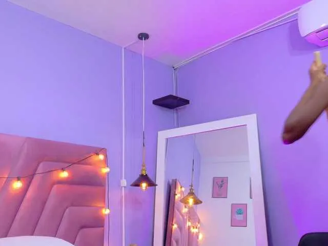 Live sex webcam photo for EbonyCoWorker #291310658