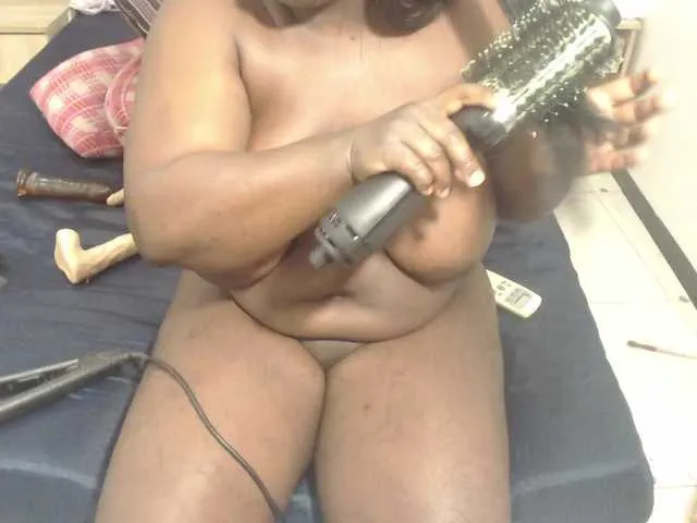 Live sex webcam photo for EbonySexxx #292236536