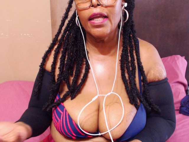 Live sex webcam photo for Ebonycandy10 #277275232