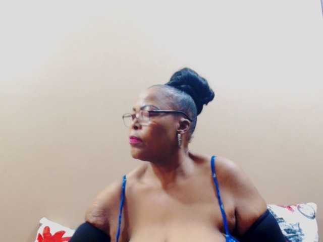 Live sex webcam photo for Ebonycandy10 #277729238