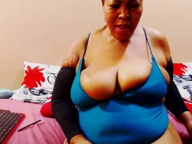 Live sex webcam photo for Ebonycandy10 #277925980