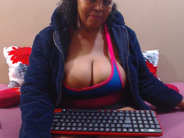 Live sex webcam photo for Ebonycandy10 #278094147