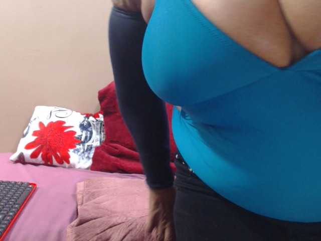 Live sex webcam photo for Ebonycandy10 #278116222